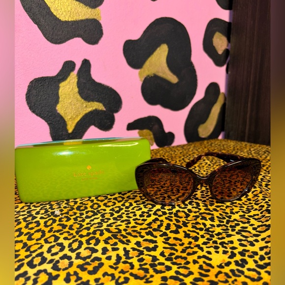 KATE SPADE BROWN SUNGLASSES WITH GREEN/BLUE CASE - Picture 2 of 6